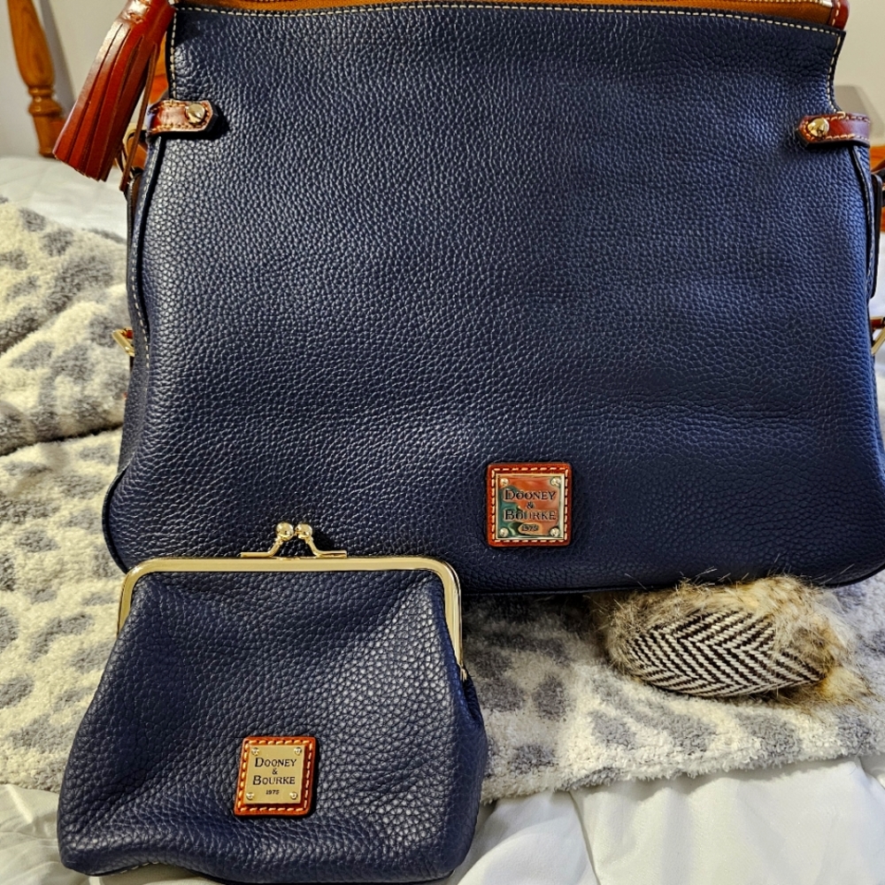 2 piece Dooney and Burke navy shoulder bag and kiss lock card holder. - Picture 1 of 10